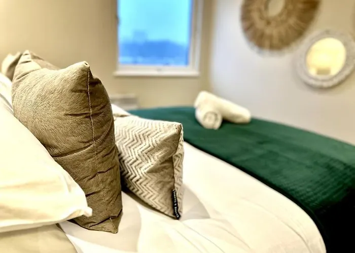 Exclusive Marina View Apartment Free Parking