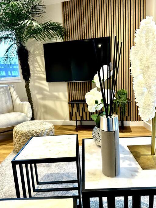 Exclusive Marina View Free Parking Apartment Cardiff